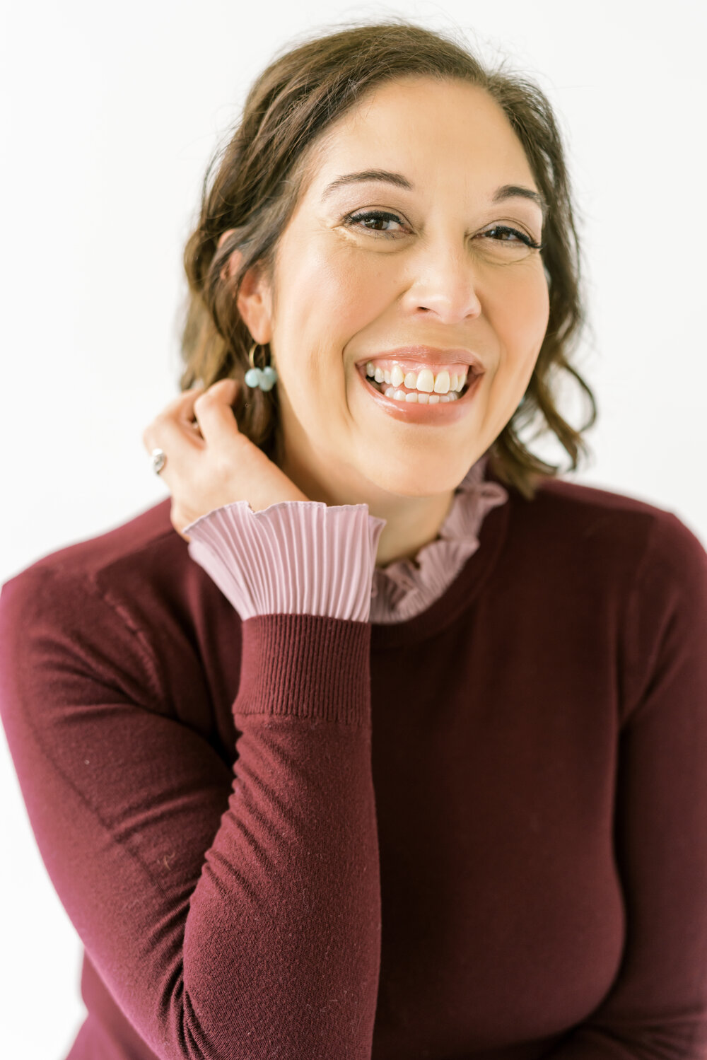 Christina in a dark brown shirt. Christina is a Trauma Therapist in Ohio who has years of experience in the field of trauma work.