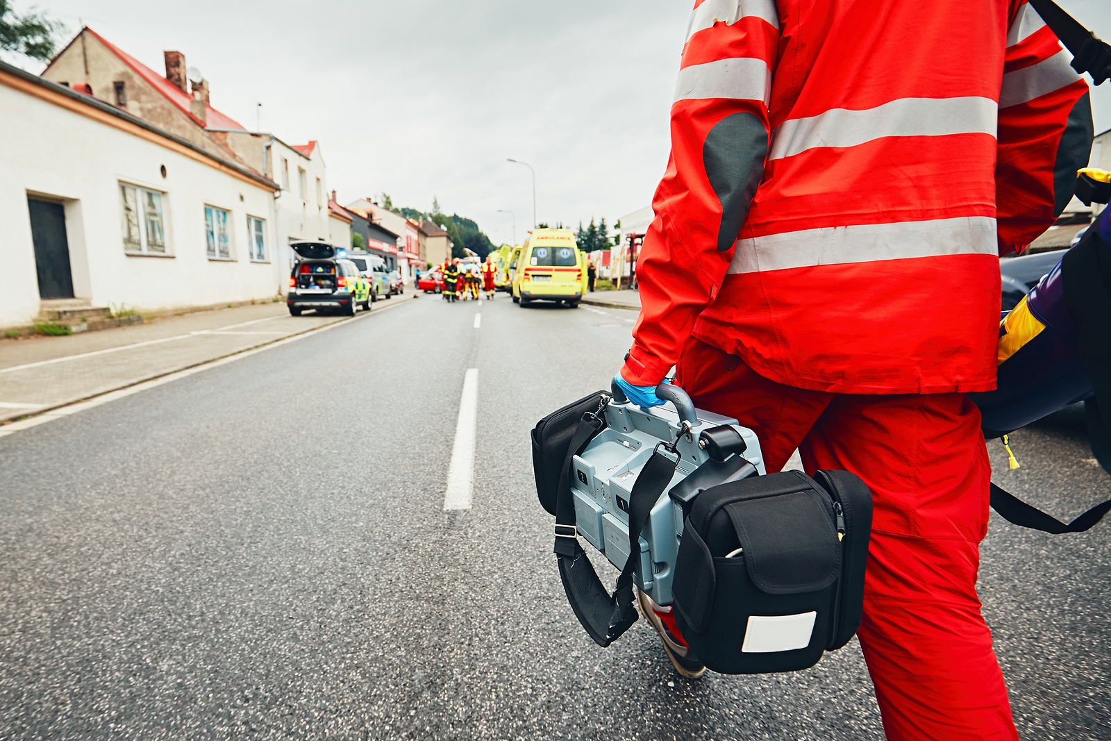 Picture of emergency vehicles at the scene of an incident representing the experiences of first responders on scene. Overcome PTSD symptoms related to these situations with help from a PTSD therapist in Ohio.