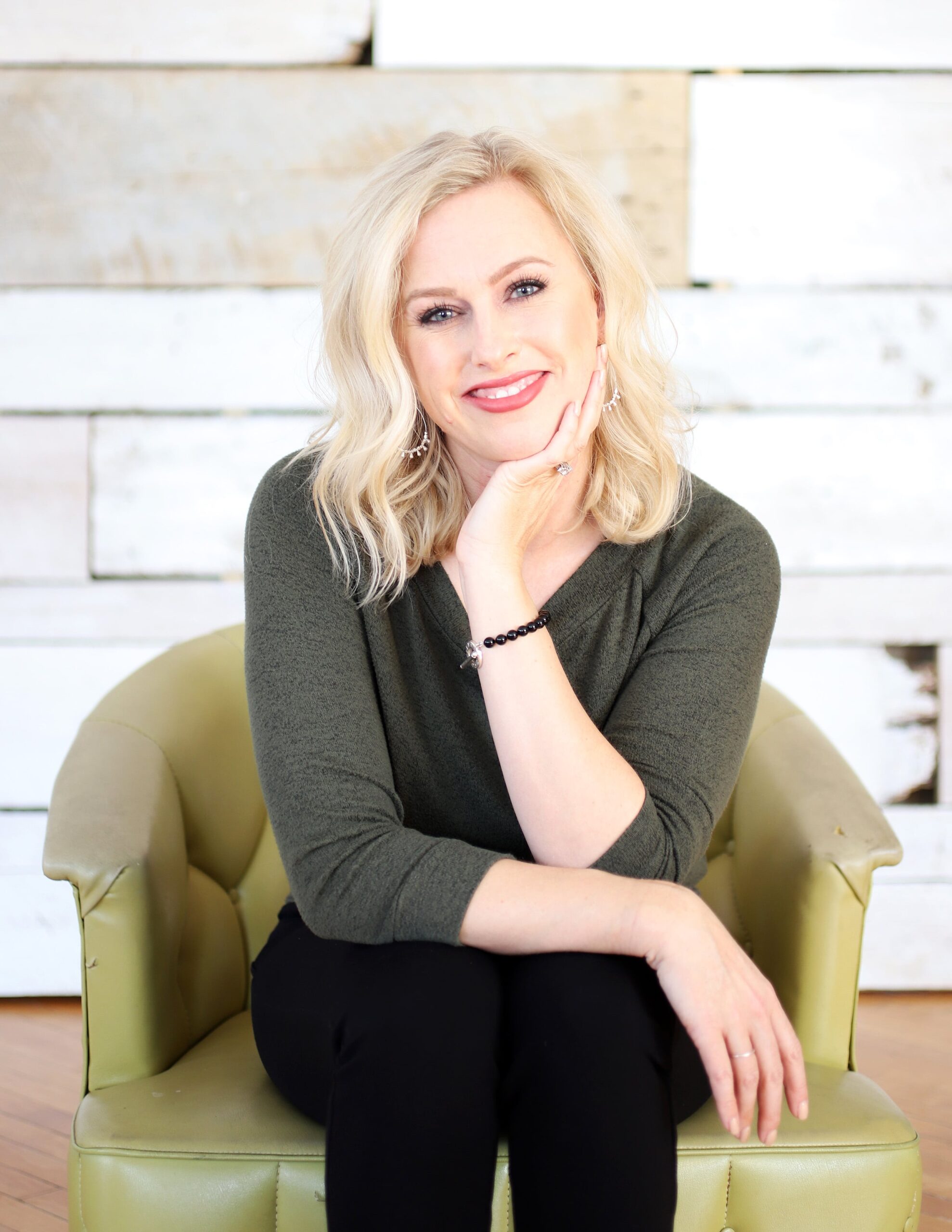 A professional headshot of a compassionate PTSD therapist in Ohio. This is Jenn, the founder of Thrive Therapy Clinic who offers trauma therapy Cincinnati and online therapy in Kentucky. Search for how a ptsd therapist in Ohio can offer support today.