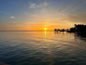 A calming sunset view that reflects the peaceful outcomes possible with trauma therapy in Ohio, guided by a skilled online therapist in Ohio and Kentucky. Learn more about the support a PTSD therapist can offer by searching today. 