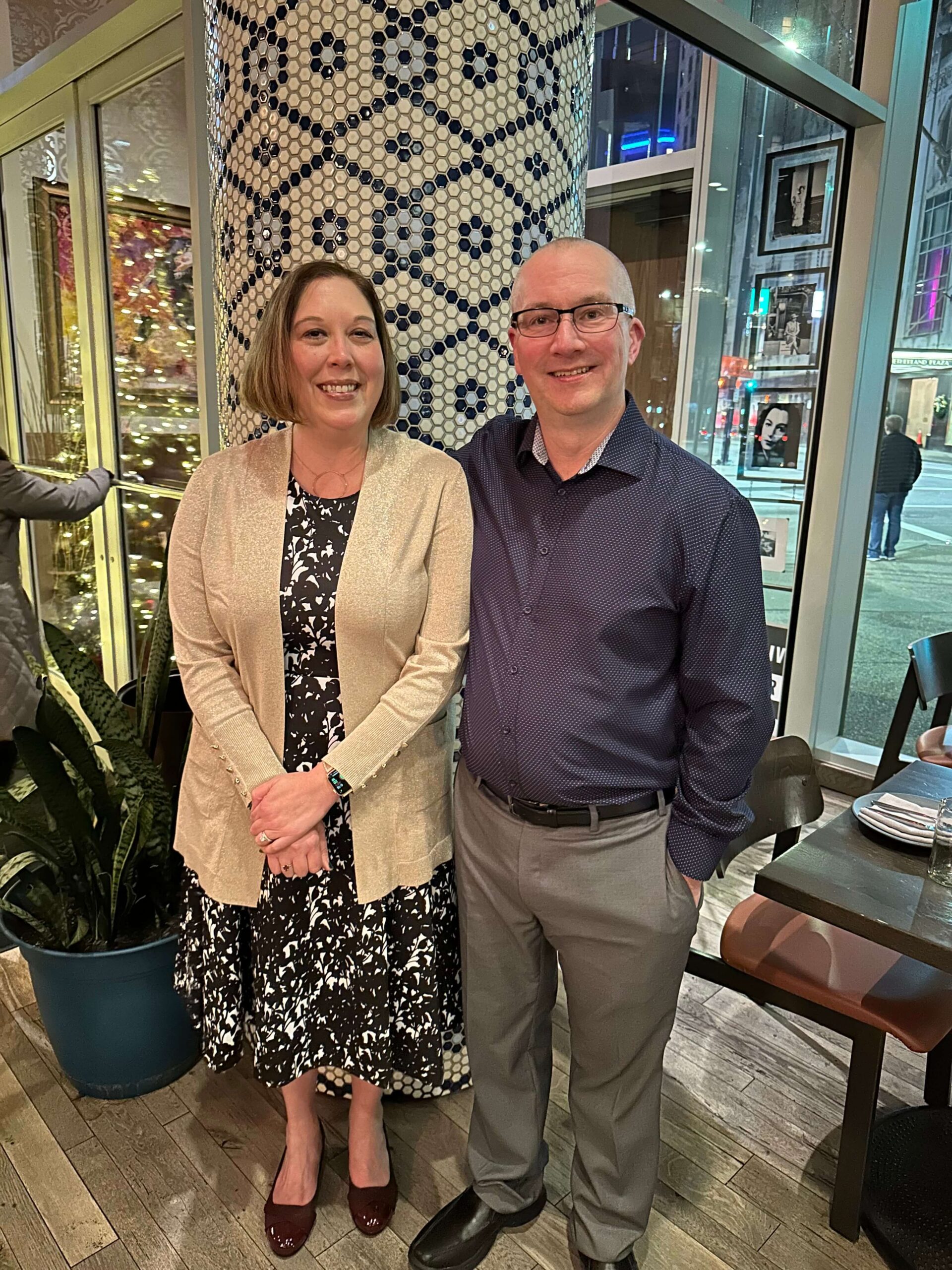 Smiling couple at a cozy restaurant, capturing warmth and support—like the care you’d expect from a trauma therapist in Ohio. Many clients also work with a PTSD therapist in Ohio and explore individualized Ohio PTSD treatment to heal at their pace.